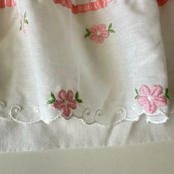Vintage Toddler Girl Embroidered Dress SZ 2T Ruffled Floral Made in The USA - Picture 4 of 5